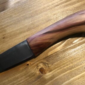 Messer mit Zwetschgenholzgriff